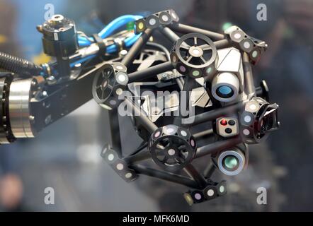 Ein Roboter auf der Hannover Messe, Deutschland, Stadt Hannover, 25. April 2018. Foto: Frank Mai | Nutzung weltweit Stockfoto