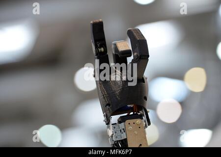 Ein Roboter auf der Hannover Messe, Deutschland, Stadt Hannover, 25. April 2018. Foto: Frank Mai | Nutzung weltweit Stockfoto