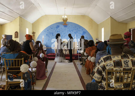 Matatiele, Eastern Cape, Südafrika. 23 Dez, 2017. Ein paar der Xhosa Stammes verheiratet ist. Quelle: Stefan Kleinowitz/ZUMA Draht/Alamy leben Nachrichten Stockfoto