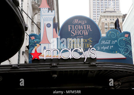 Die Eröffnung der 44. jährlichen Macy Flower Show Flaggschiff bei Macy's Department Store in der Herald Square, New York City. Mit: Atmosphäre, in: New York City, New York, United States Wenn: 25 Mar 2018 Credit: Derrick Salters/WENN.com Stockfoto