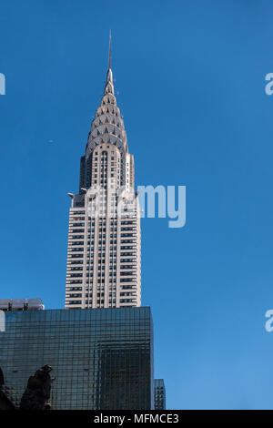 Das Chrysler Building ist ein Art-deco-Wolkenkratzer auf der East Side von Midtown Manhattan in New York City liegt an der Kreuzung der 42. Straße ein Stockfoto