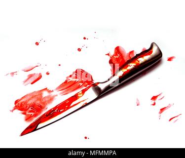 Nahaufnahme der Blutflecke auf ein Messer Ref: CRB416 10009 060 obligatorische Credit: Kate Morwenna Healey/Photoshot Stockfoto