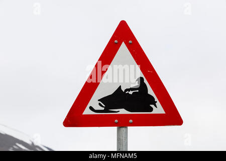 Schild Aufmerksamkeit snowmobile in Longyearbyen, Spitzbergen, Norwegen Stockfoto