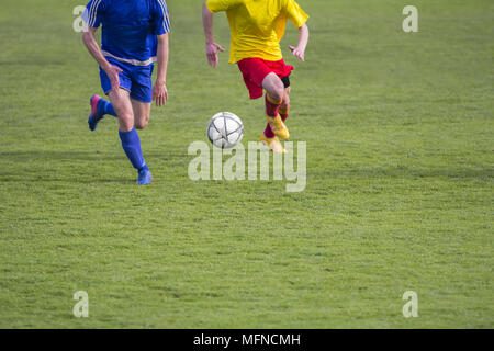 Fußball Fußball Spiel Duell Bohren Dribbling Stockfoto