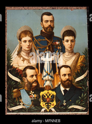 Der kaiserlichen Familie. Unten rechts: Alexander II. Unten links: Alexander III. Mitte links: Alexandra Fjodorowna (Alix von Hessen) die Ehefrau von Nikolaus II. Mitte rechts: Maria Feodorovna, Ehefrau von Alexander III. Nach oben. Nikolaus II., des letzten Zaren. Chromolithograph. Stockfoto