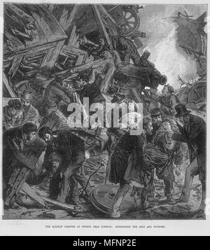 Befreien die Toten und Verletzten aus den Trümmern der das Zugunglück bei Thorpe in der Nähe von Norwich, Norfolk. September 1874. Stockfoto