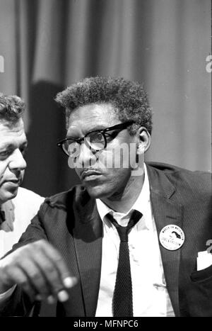 Bayard Rustin (1912-1987), amerikanischer Bürgerrechtler. Rustin in der Statler Hotel an einer Nachrichten Anweisung über die zivilen Rechte Marsch auf Washington, DC, USA, 27. August 1963. Fotograf: Warren K Leffler. Stockfoto