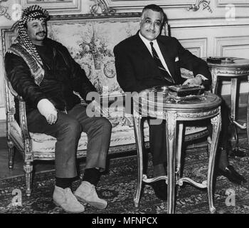 Gamal Abdel Nasser (1918-1970) Präsident Ägyptens, mit Yasser Arafat (1929-2004) Vorsitzender der Palästinensischen Befreiungsorganisation (PLO) in Kairo, 1969. Stockfoto