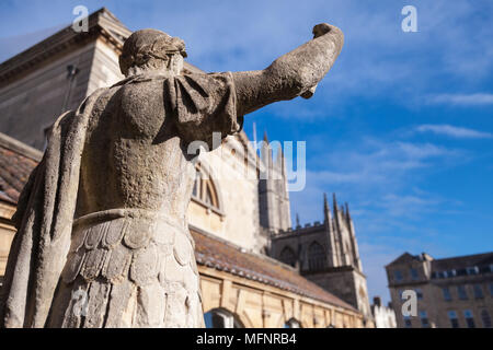 Antike Statue in Römische Bäder, Badewanne, Somerset, Vereinigtes Königreich Stockfoto