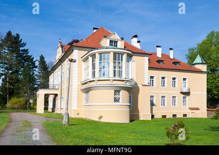 Starý zámek (1911, Arch. Jan Kotěra), Ratboř u Kolína, Stredocesky kraj, Ceska Republika / Altes Schloss, in der Nähe von Kolin Stadt Ratbor, Mittelböhmische Regio Stockfoto