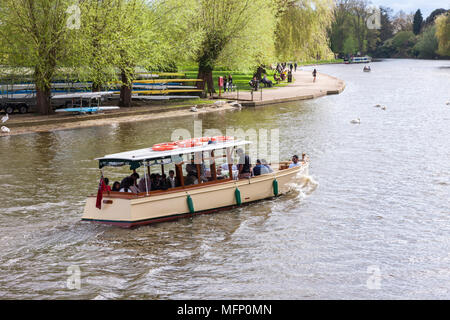 Boot auf dem Fluss Avon, Stratford Upon Avon, Warickshire, West Midlands. Stockfoto