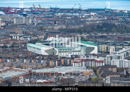 Blick über Edinburgh nach Ostern Road Stadium, die Heimat von Hibernian Fußball. Club, Edinburgh, Schottland, Großbritannien Stockfoto