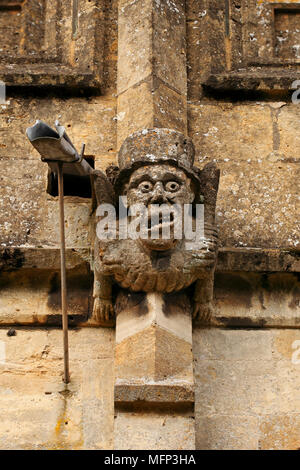 Groteske auf St Peter's Church Winchcombe, Gloucestershire. Das Mad Hatter, wird gesagt, die Inspiration für die Zeichen in Alice im Wunderland. Stockfoto