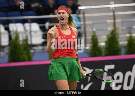 Minsk, Weißrussland. 21. April 2018. Aryna Sabalenka (BLR) feiert Kerbe in einem FedCup gegen Vikoria Kuzmova an Chizhovka Arena in Minsk, Belarus gespielt Stockfoto