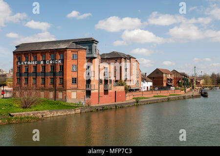 Gehäuse entlang des Flusses Nene, Northampton, Northamptonshire, England, Großbritannien Stockfoto