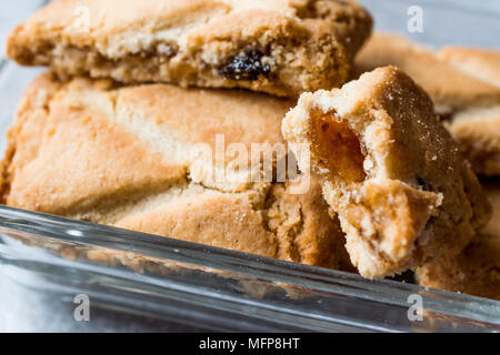 Traditionelle Apfelstrudel Cookies gefüllt mit Marmelade. Ökologische Lebensmittel. Stockfoto