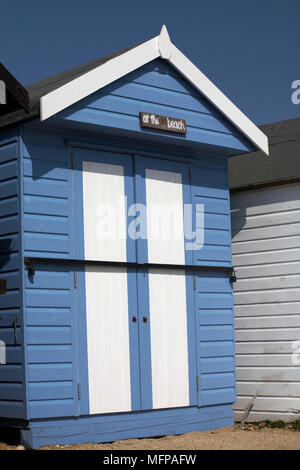 'Am Strand' Beach Hut im Frühjahr an Mudeford Hengistbury Head, Christchurch, England. Stockfoto