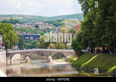 Die Lateinische Brücke über den Fluss Miljacka in Sarajewo, Bosnien und Herzegowina Stockfoto