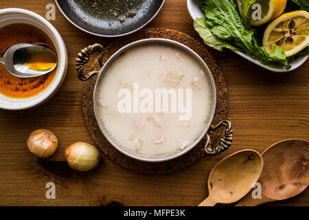 Iskembe Kutteln Suppe ist eine gemeinsame Teller in Balkan, Bulgarisch, Griechisch, Türkisch, und Osteuropäische Küche/Cobra/chorba Stockfoto