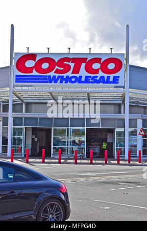 Costco Wholesale Supermarkt, Capital Retail Park, Leckwith, Cardiff, South Wales, Großbritannien Stockfoto