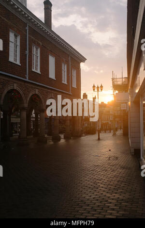 Historische alte Tamworth Rathaus auf dem Marktplatz bei Sonnenuntergang, Staffordshire, England, UK Stockfoto