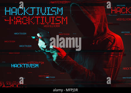 Hacktivismus Konzept mit gesichtslosen mit Kapuze mit männlichen Tablet Computer person, Low Key rot und blau beleuchtete Bild und digitale glitch Wirkung Stockfoto