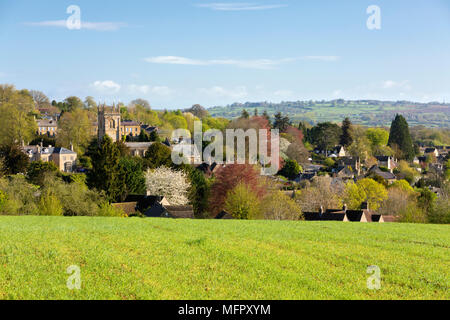 Blick über Cotswold Dorf Blockley und die Landschaft im Frühjahr. Stockfoto