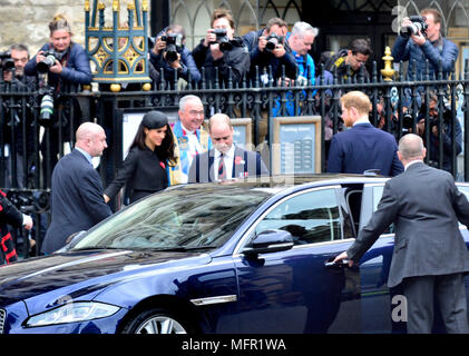 Anzac Day 2018 Service der Gedenkfeier in der Westminster Abbey. Prinz William und Prinz Harry und Meghan Markle hinterlassen Sie nach dem Service mit sehr Rev Joh Stockfoto