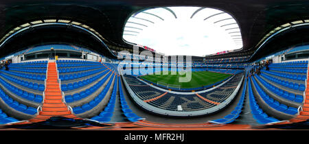 NOVEMBER 2017 - MADRID: 440 x 180 Grad Panorama des Santiago Bernabeu Stadium des spanischen Fußballvereins Real Madrid. Stockfoto