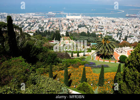 Blick auf die Stadt, Haifa, Israel und die Baha'i Gärten Stockfoto