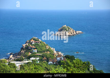 Wunderschöne Insel & Landschaft entlang der Küste in Richtung Shark Island, Koh Tao, Thailand. Stockfoto