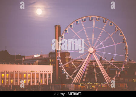 Das skywheel im Mondschein, Helsinki, Finnland, Europa Stockfoto