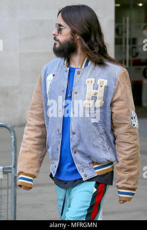 Schauspieler und Sänger Jared Leto verlassen BBC Radio 2 Studios nach Förderung seiner Band "30 Sekunden zum Mars - London mit: Jared Leto Wo: London, Großbritannien Wann: 26 Mar 2018 Credit: WENN.com Stockfoto