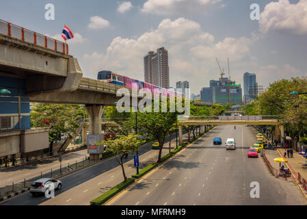 Anzeigen von Mo Chit Skytrain Station in Bangkok. Stockfoto