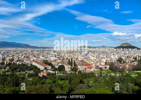 Athen, Griechenland. Panoramablick auf die Stadt von Athen als aus dem Blickwinkel der Areopag Hügel in Plaka, Akropolis gesehen Stockfoto