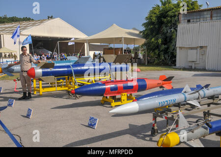 Eine Anzeige des Luft-zu-Luft und Luft zu Boden gelenkte Raketen durch die israelische Luftwaffe verwendet Stockfoto