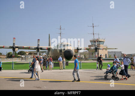 Die israelische Luftwaffe (IAF) Ausstellung. C-130 Hercules 100 Verkehrsmittel Flugzeug auf dem Boden Stockfoto