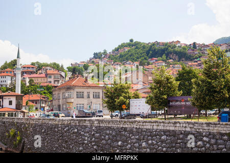 Blick auf den Fluss Miljacka in Sarajewo, Bosnien und Herzegowina Stockfoto