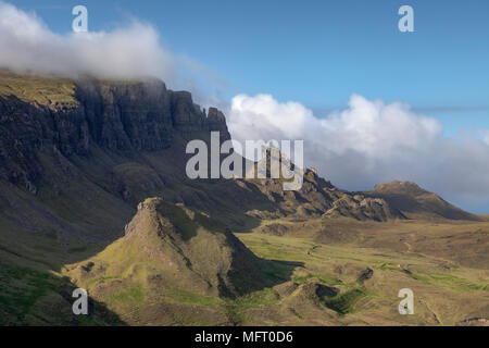 Die quiraing, Teil der Trotternish Ridge auf der Insel Skye, Inneren Hebriden in Schottland. Stockfoto