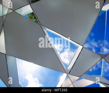 Innenraum des Pavillons von Toyo Ito in der Begründung der Serpentine Gallery im Hyde Park Stockfoto