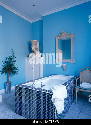 Ein modernes Badezimmer Fliesen- wände mit Mosaik Fliesen Bad