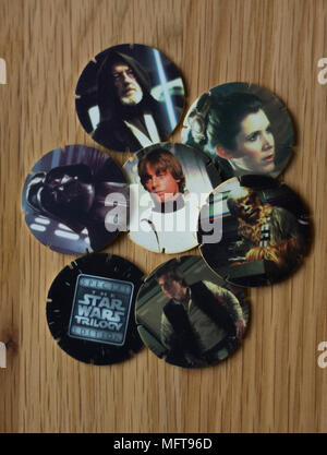 Star Wars Tazos. pogs. Für Walkers Crisps Charaktere aus Star Wars. Special Edition Star Wars Trilogie Tazos Stockfoto