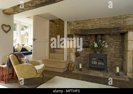 Kamin-Ofen-Stuhl Stockfoto, Bild: 115197682 - Alamy