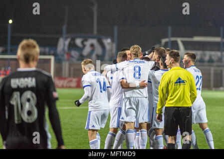 MINSK, Weißrussland - 31. MÄRZ 2018: Fußball-Spieler Ziel Feiern während der BELARUSSISCHE Premier League Fußballspiel zwischen FC Dynamo Minsk und an der FC FC Torpedo Minsk Stadion. Stockfoto