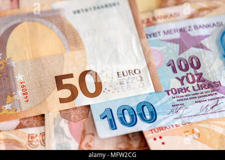 Türkische und europäische Währung - close-up von gemischten Lira und Euro-banknoten Stockfoto