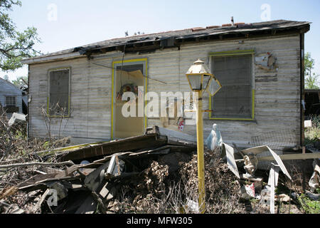 Ein stark beschädigtes Home im neunten Bezirk von New Orleans. Stockfoto