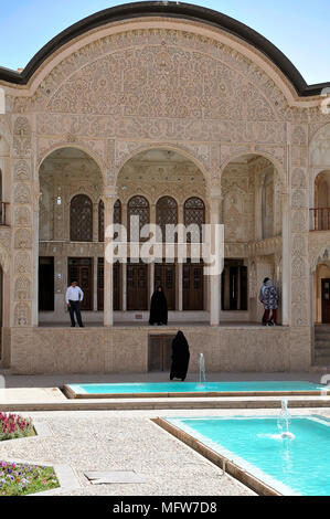 Die Tabatabaei Haus, in einem historischen Haus in Kashan, Iran. Es war in den frühen 1880er Jahren für die wohlhabenden Tabatabaei Familie erbaut. Stockfoto