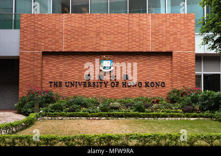 Hongkong, China - Februar 10,2018: der Universität Hongkong Wand im Centennial Campus Innenhof. Jayne Russell/Alamy Stock Foto Stockfoto