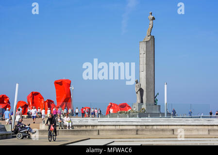 Seamen's Memorial und konzeptionelle Arbeit von Art Rock fremde Künstler Arne Quinze im Badeort Ostende/Ostende, Westflandern, Belgien Stockfoto