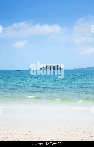 Die leeren weißen Sandstrand von Lange auf Koh Rong Insel Stockfoto